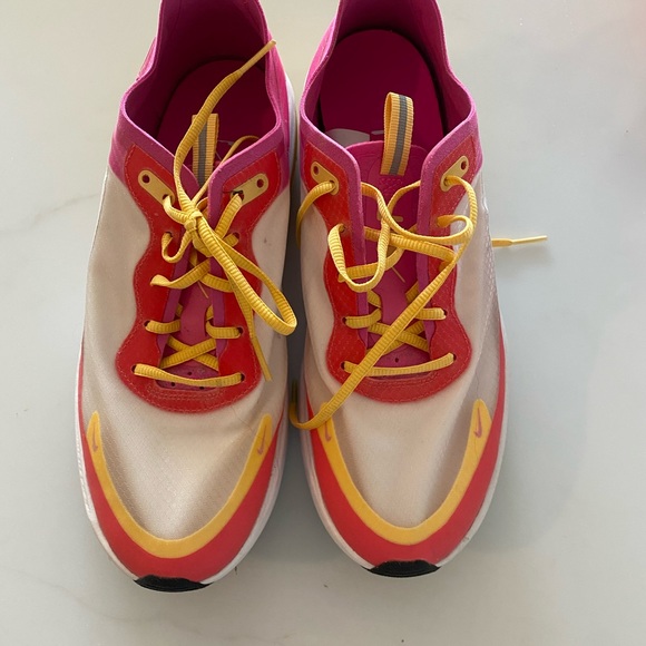 Nike Air Max Dia SE women’s Laser sneakers - Picture 4 of 6